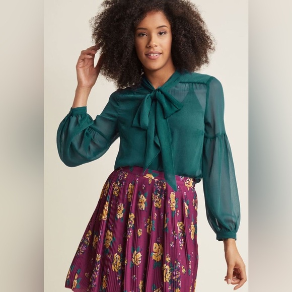 MODCLOTH NWOT Pleated Floral Chiffon Mini Skirt - Picture 3 of 8